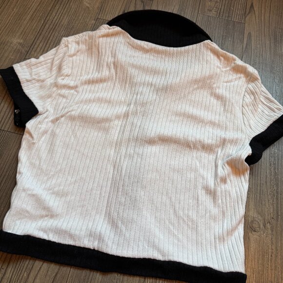 REFORMATION BLACK AND WHITE GOLD BUTTON OLD MONEY T SHIRT CROP TOP - MEDIUM - Picture 6 of 6